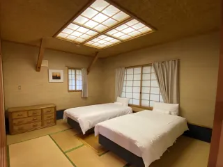 Annupuri Retro Lodge - Bedroom 1